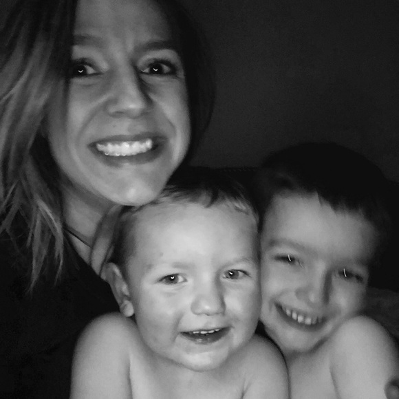 Meet your Posher, Laura - Picture 2 of 3